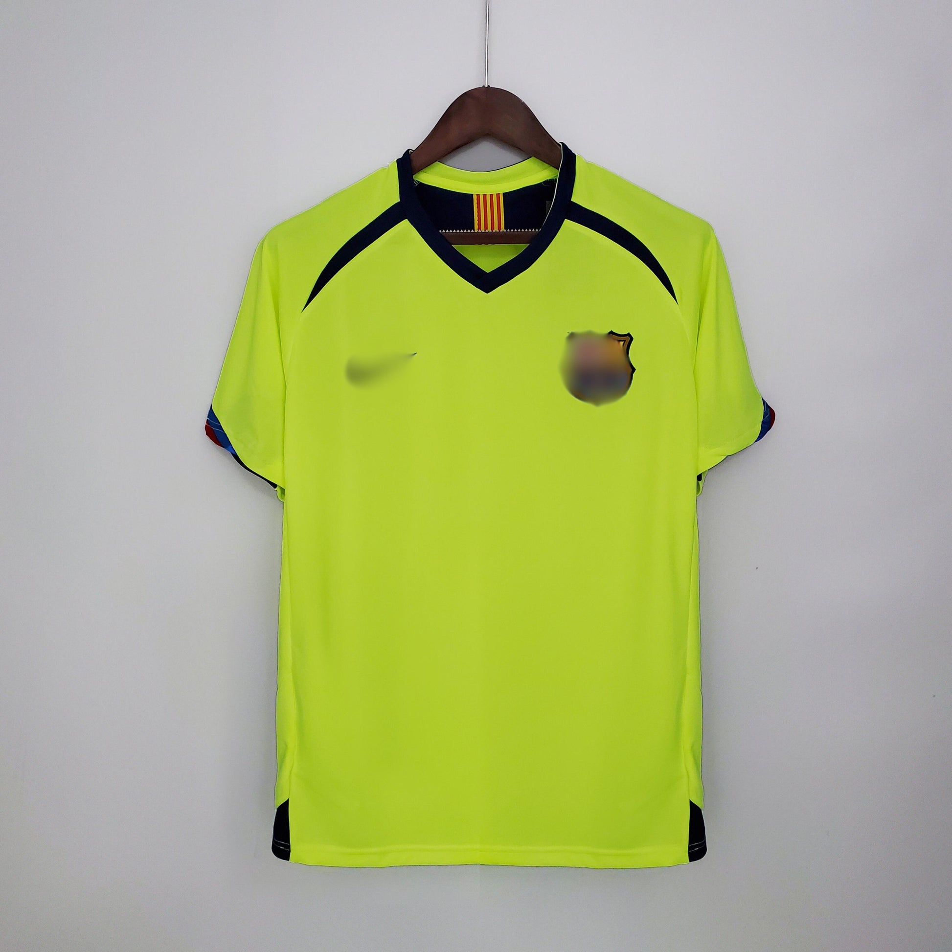 Camiseta Retro Barcelona Visitante 05-06 delante