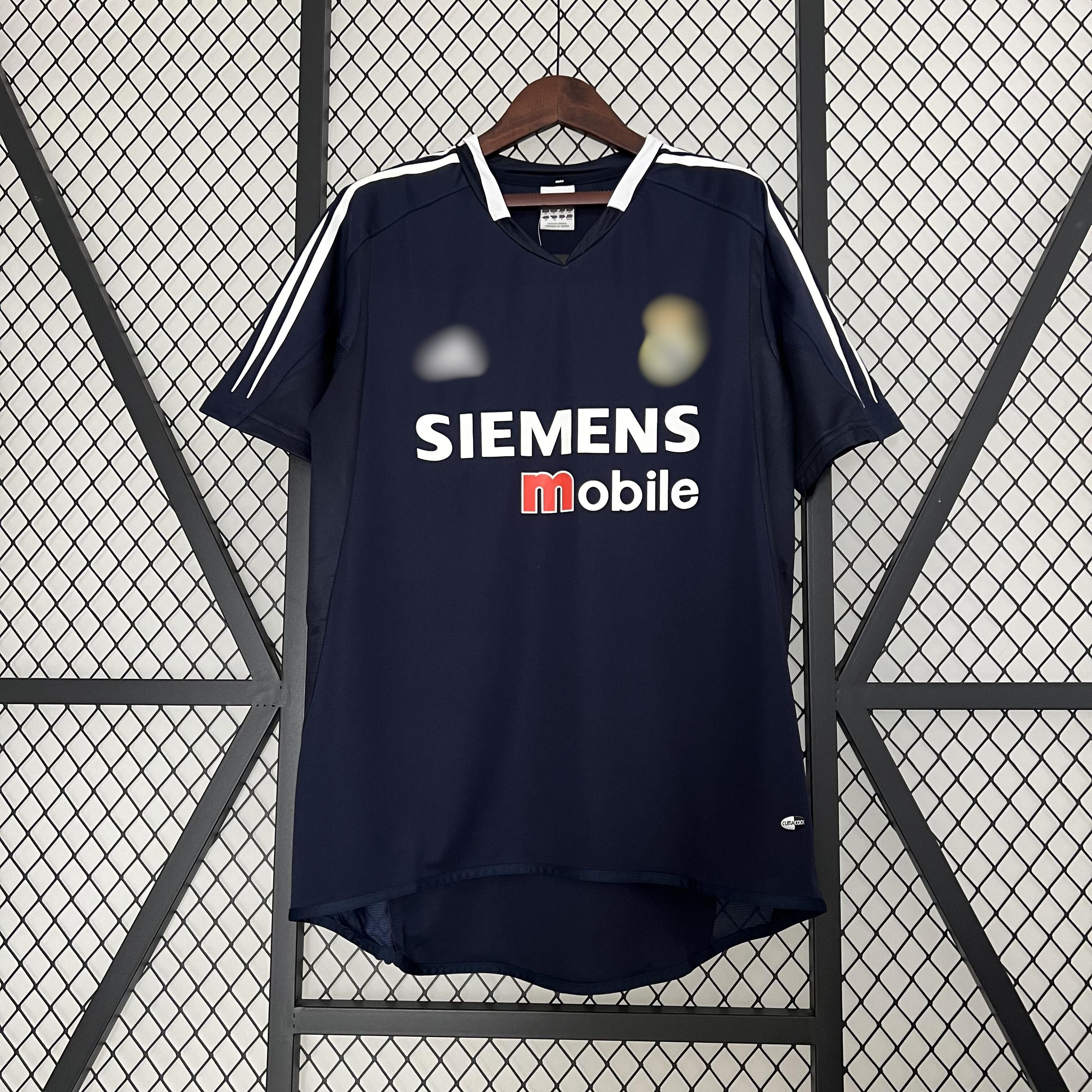 Camiseta Retro Real Madrid Visitante 04-05 delante