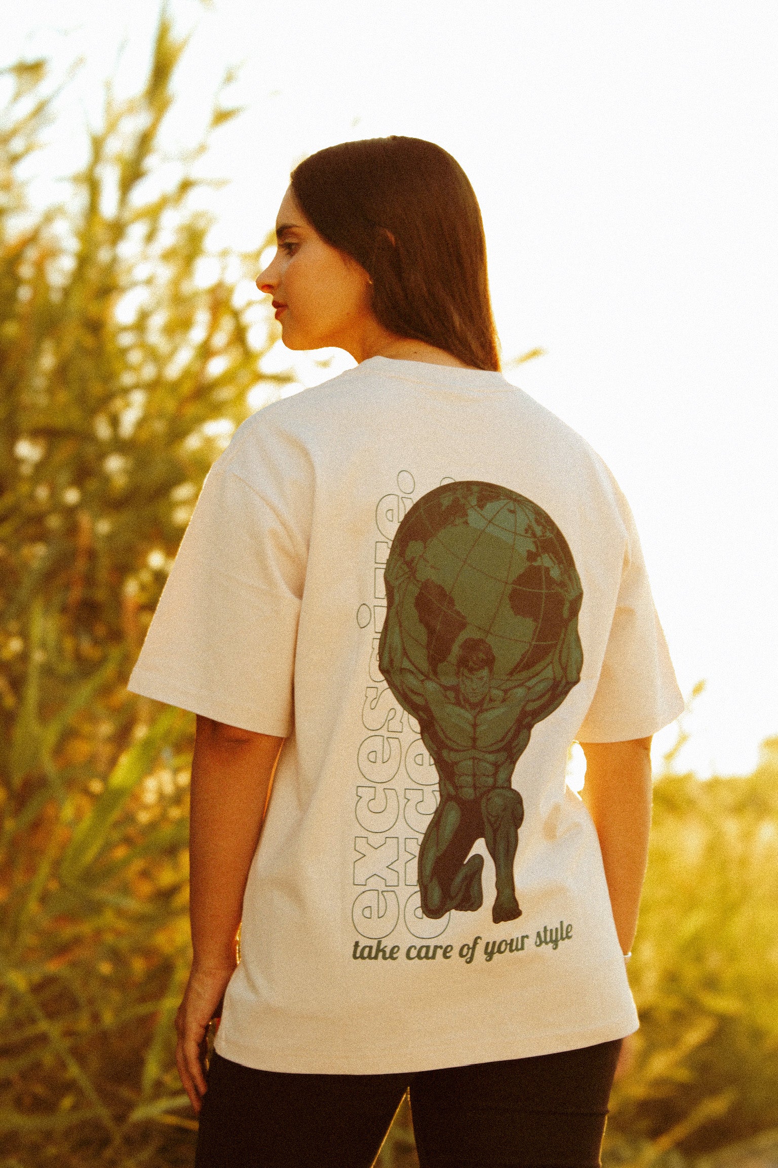 Camiseta Excessive Global Dominance