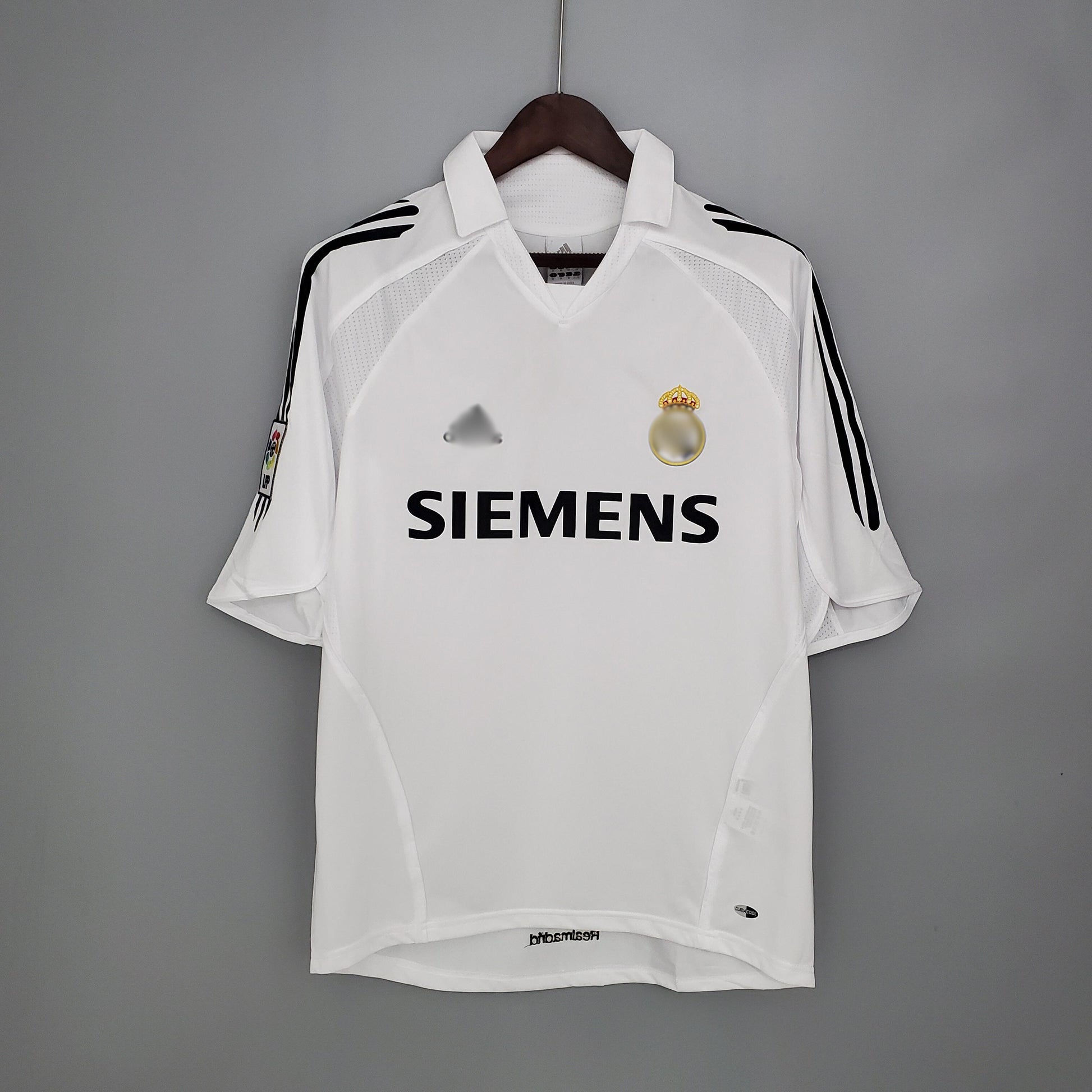 Camiseta Retro Real Madrid Local 05-06 delante